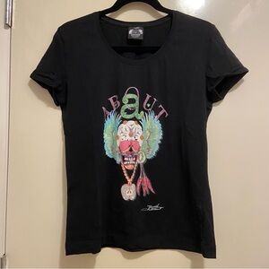 Black shirt sleeve graphic tee